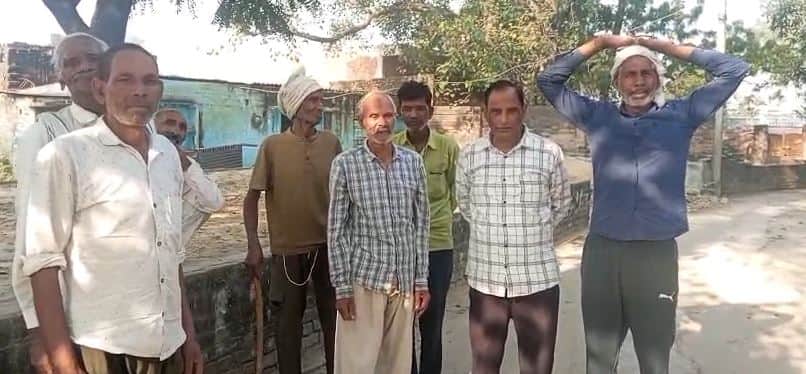 Farmers Protest Over DAP Shortage, Allege Bias at Karhal Cooperative Society