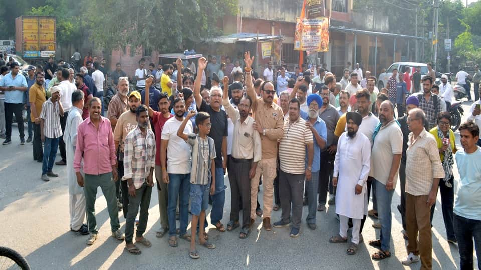 faridabad electricity workers strike power cut water crisis road jam people protest