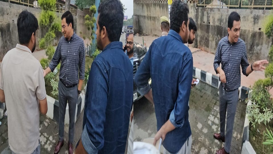 Aligarh CM Grid Work Lapse Commissioner Fine