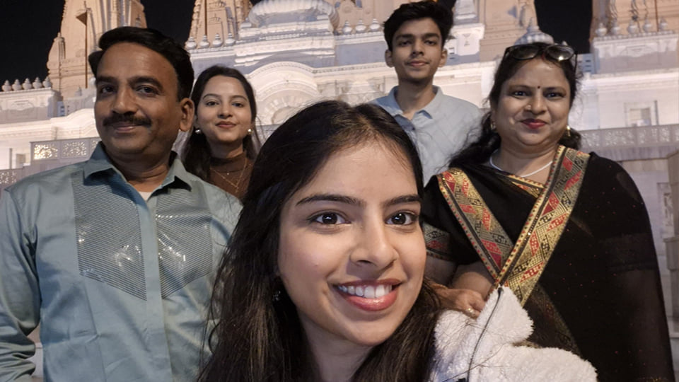 ओम गुप्ता अपने परिवार के साथ