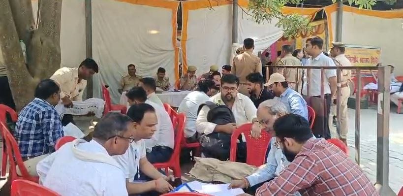 पोलिंग पार्टियां