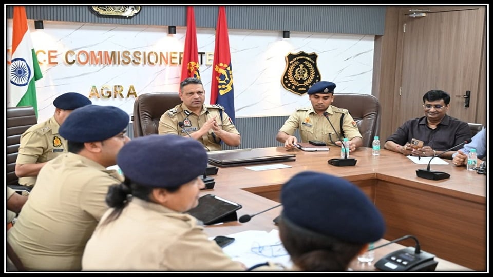 यूपी: आगरा में जाम से कराह रहे बाजार, व्यापारी बोले- पुलिस चुस्त हो तो सुधरे ट्रैफिक; कारोबार भी हो रहा चौपट