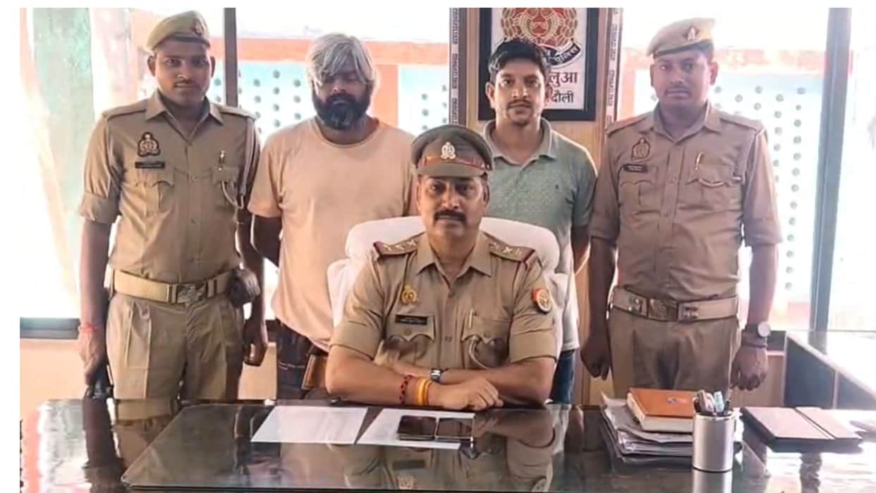 Two arrested for transporting liquor worth two crore rupees to Bihar concealed under wood sawdust in chandauli