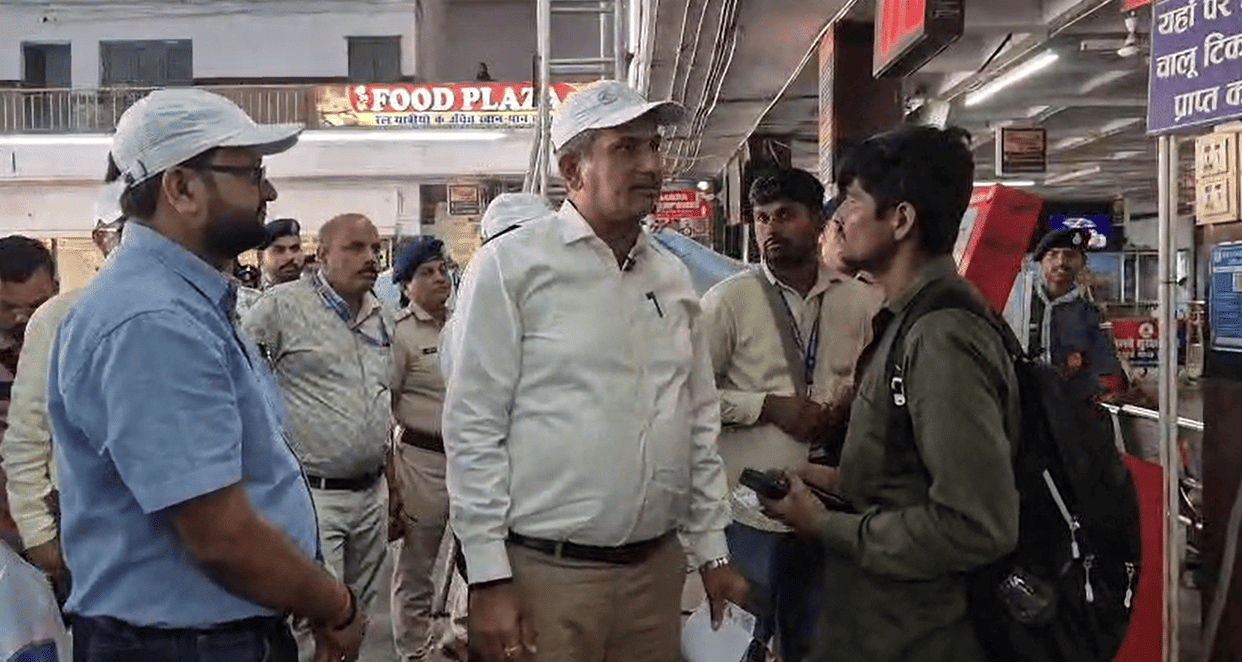 Public interaction at PDU Junction Passengers share concerns with the DRM urge greater focus on cleanliness