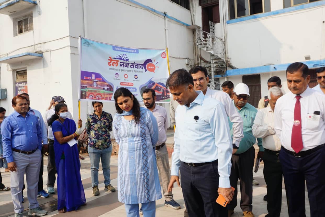 Indore: The Railway General Manager asked passengers, "Is the railway station being cleaned properly?"