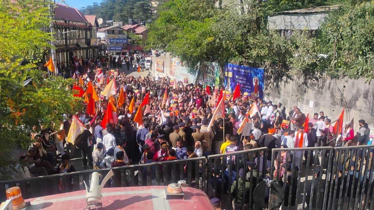 Shimla UGC Law Protest Secretariat Gate Clash Police Lathicharge
