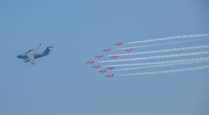 Varanasi: Air Forces prowess resonates over Ganga spectators thrilled by maneuvers of Rafale and Sukhoi jets
