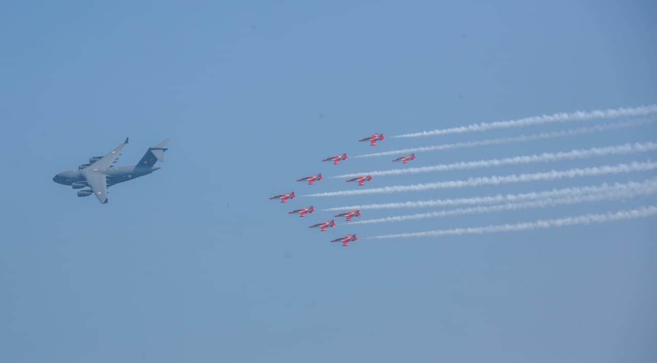 Air Show 12 lakhs people witnessed display daring skies first time spectators gathered 88 ghats photos