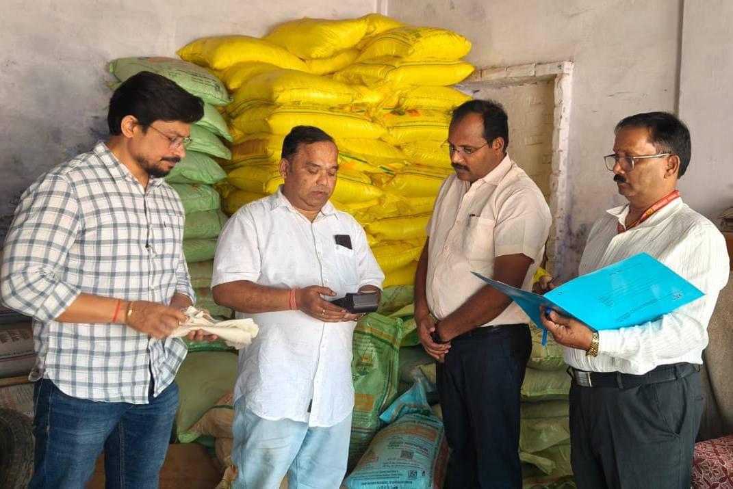 Varanasi: Raids on fertilizer shops 33 outlets inspected 12 samples collected