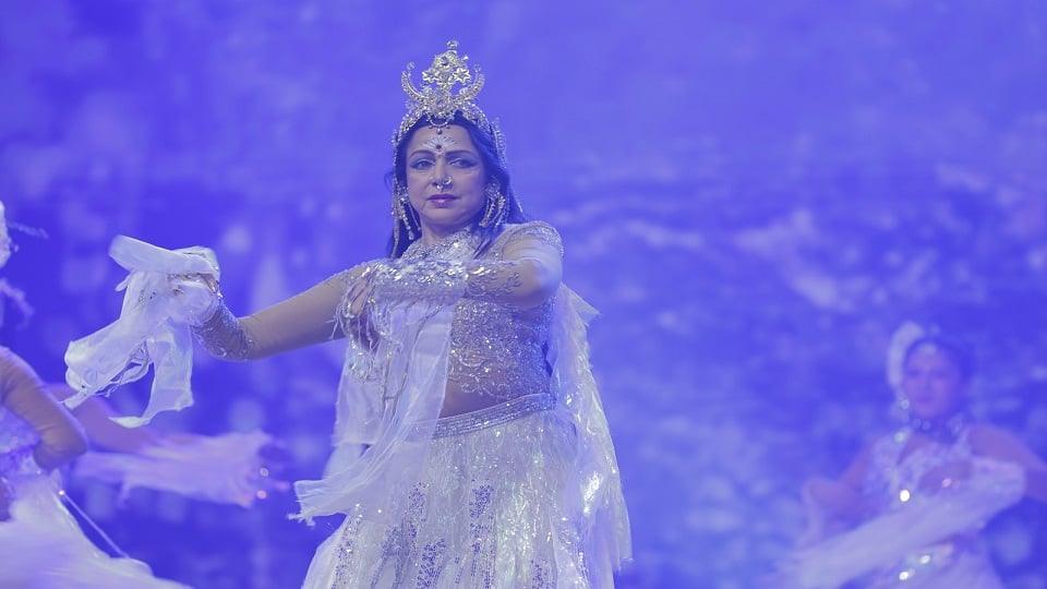 ब्रजरज उत्सव: हेमा मालिनी ने प्रस्तुत की गंगा की महिमा, दर्शाई चार युगों की यात्रा; मन मोह लेगीं ये तस्वीरें