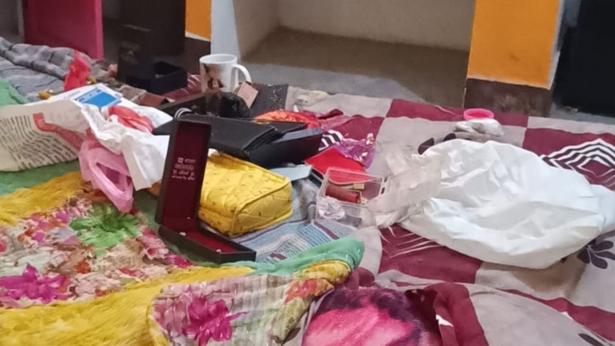 बांसडीह में फिर बड़ी चोरी: लाखों के गहने और नकदी गायब, वाराणसी गया था परिवार; लौटने पर टूटा मिला मकान का ताला