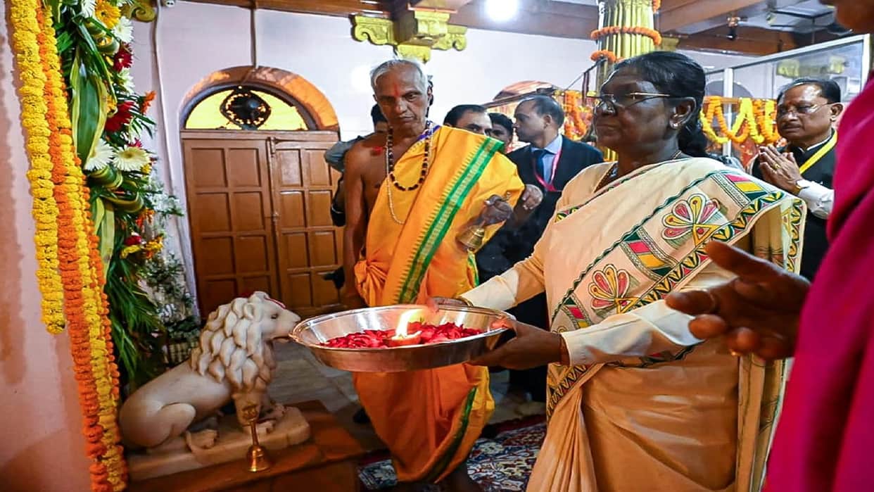 President Droupadi Murmu visit maa Danteshwari temple
