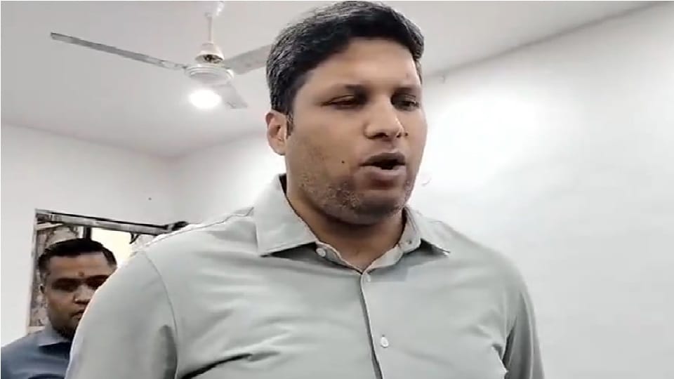Six employees including two Assistant Commissioners from the State Tax Department are absent from duty