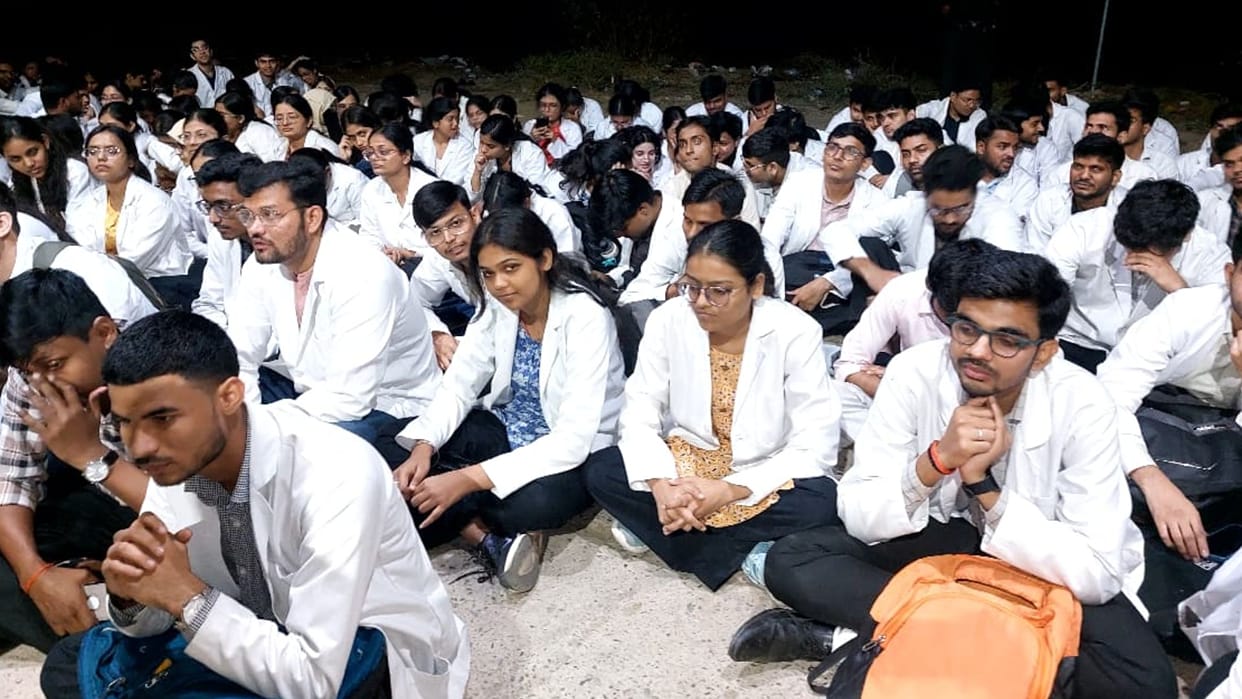 Students medical college outraged rules protest outside academic block express frustration non-functioning