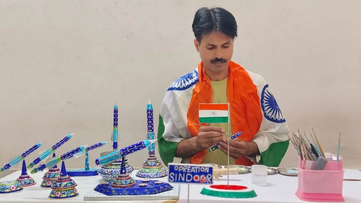 Pink Enamel Art Patriotism takes flight fighter jet giving Kashi demand emerges from California and Australia