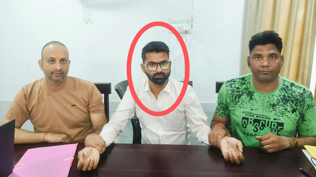 धार: बिजली कनेक्शन स्थाई करने के लिए मांगी रिश्वत, चार हजार लेते लाइनमैन गिरफ्तार; पहले वसूल चुका था भारी रकम