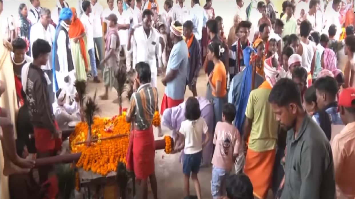 Bastar Dussehra: People from 50 Naxal-affected villages reached Jagdalpur with deities