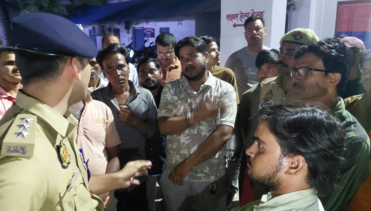 Etawah young man body found in Gwalior commotion ensued throughout night in front of Kotwali road was blocked