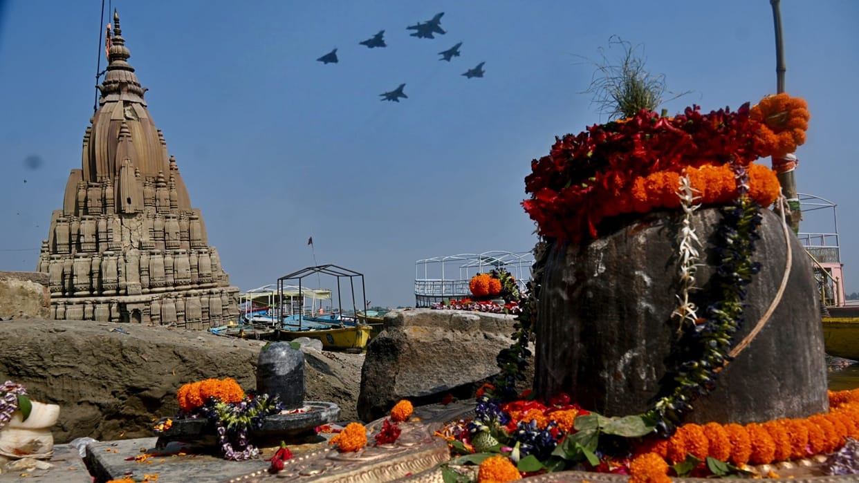 Air Force prowess in skies over Kashi 14 of 20 aircraft featured in air show of foreign origin