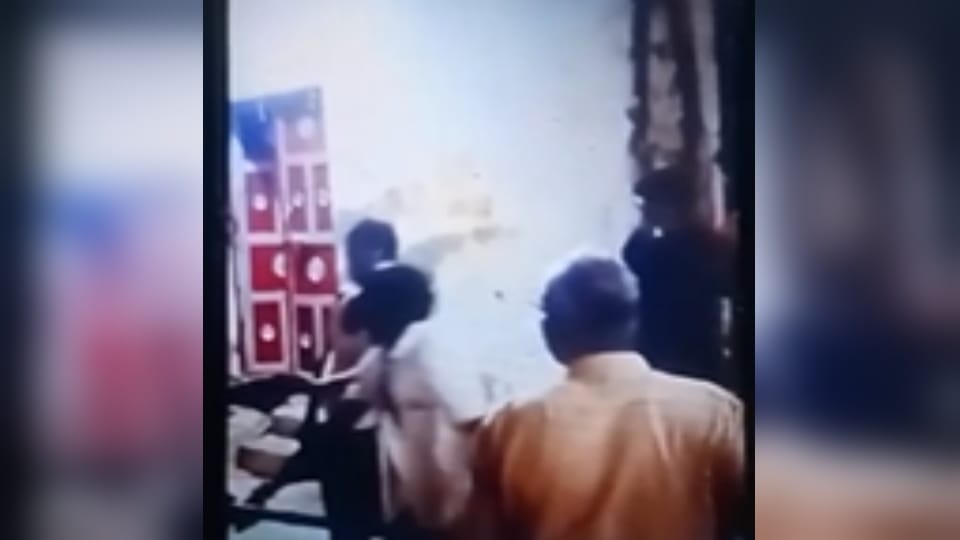 Bijnor: Video of Alleged Assault on Deceased Man Goes Viral, Villagers Protest at Police Station