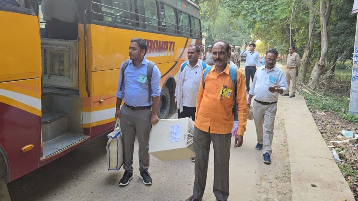 गाजीपुर: स्नातक में 43.61, शिक्षक निर्वाचन को लेकर 69.52 % मतदान; पहली बार युवा मतदाताओं में दिखा उत्साह