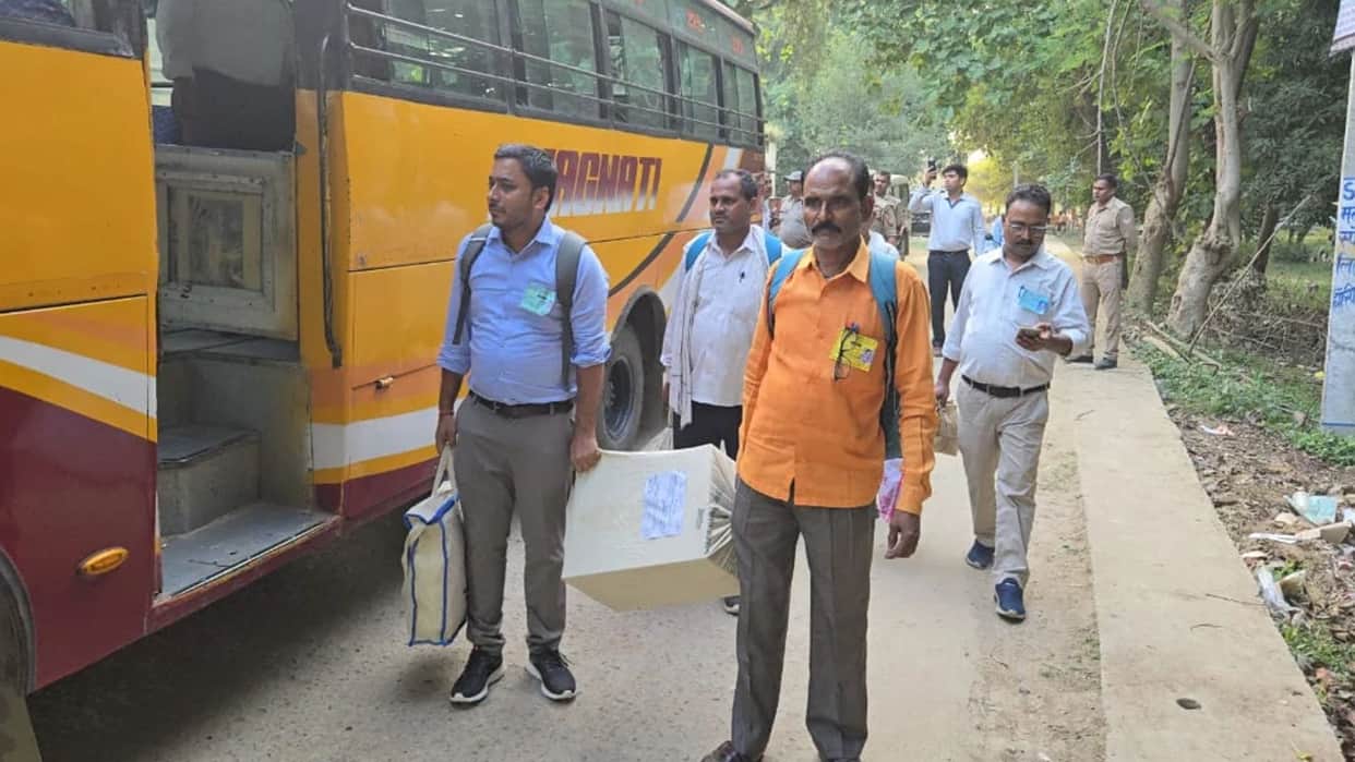 Ghazipur 43 percentage voter turnout Graduates constituency and 69 percentage Teachers constituency