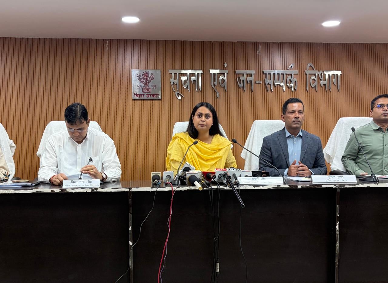 पिछले एक वर्ष में 1.21 लाख करोड़ निवेश के मिले प्रस्ताव।
