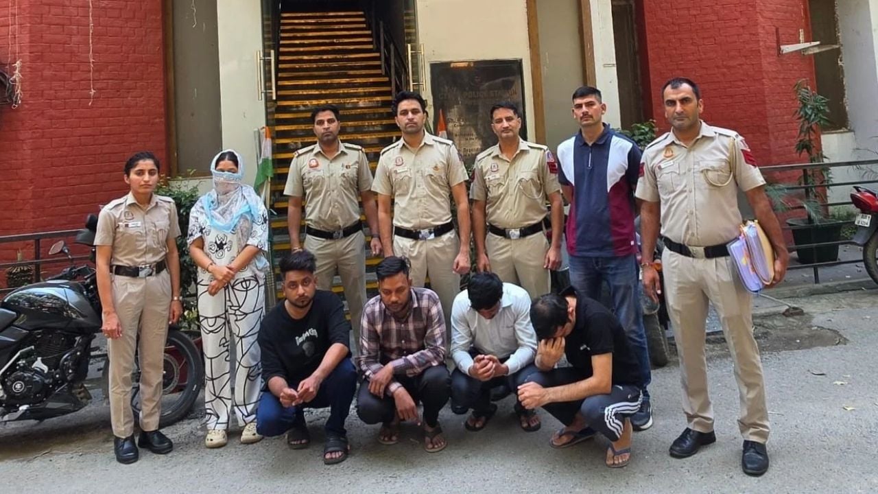 पुलिस की गिरफ्त में आरोपी