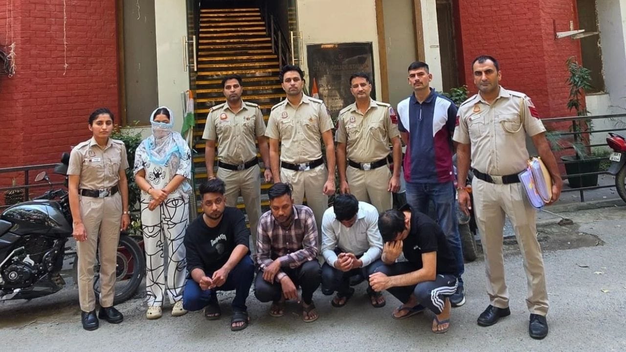 पुलिस की गिरफ्त में आरोपी