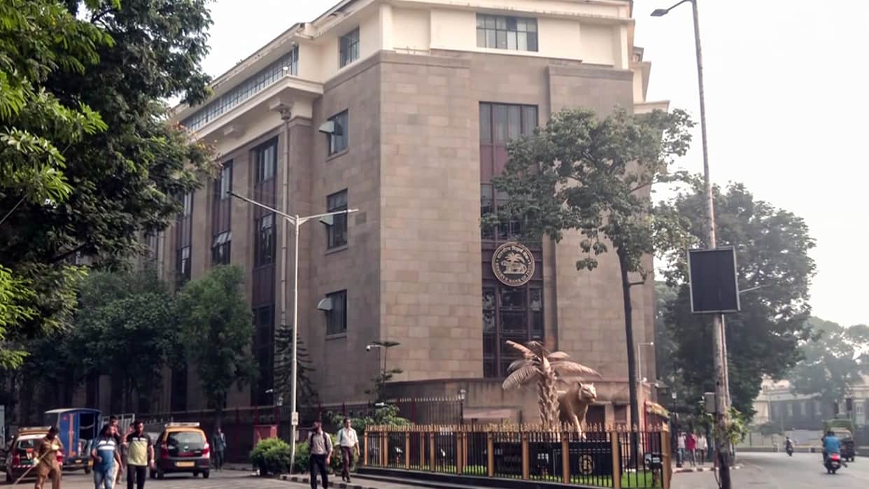 India’s Forex Reserves Fall 5 Billion Dollar to 721 Billion Dollar; Gold Reserves Rise Bullion Market Prices