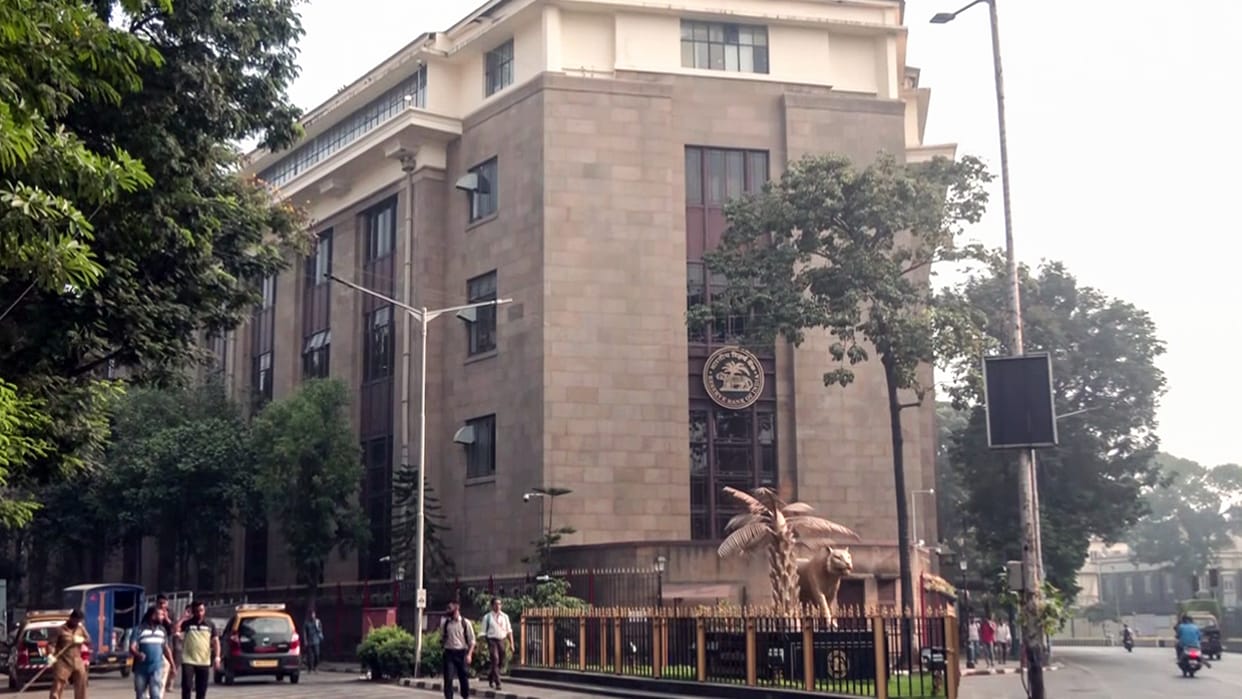 India’s Forex Reserves Fall 5 Billion Dollar to 721 Billion Dollar; Gold Reserves Rise Bullion Market Prices
