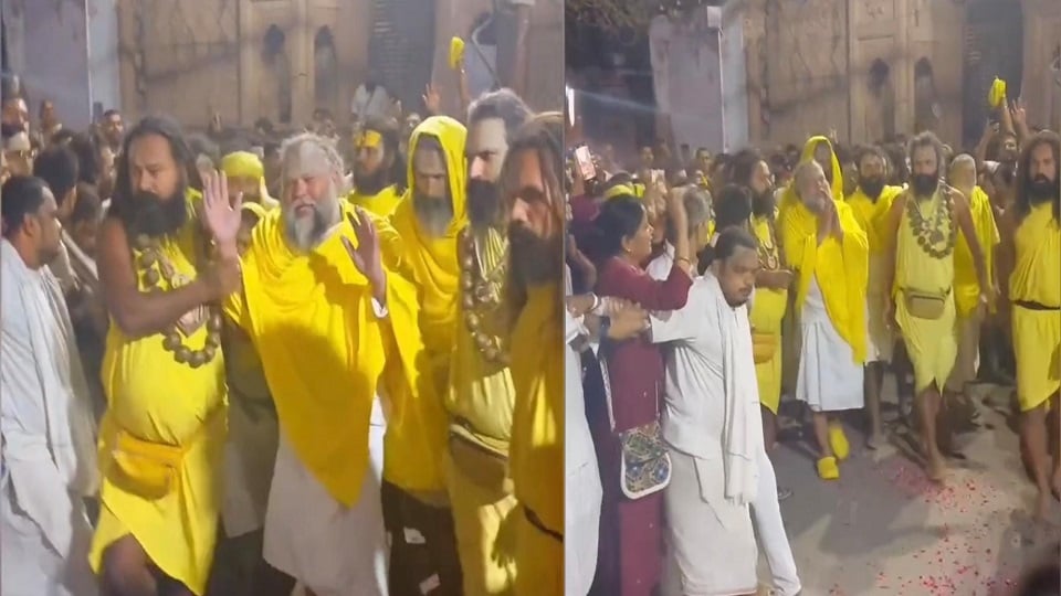 केलीकुंज आश्रम पहुंचे संत प्रेमानंद: दर्शन के लिए उमड़ा हुजूम, पदयात्रा का जगह-जगह पुष्पवर्षा कर किया स्वागत