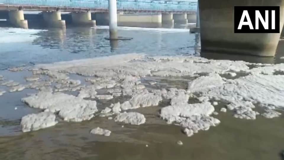 Toxic foam covers surface of Yamuna River at Kalindi Kunj pollution levels rise ahead of Chhath Puja in Delhi