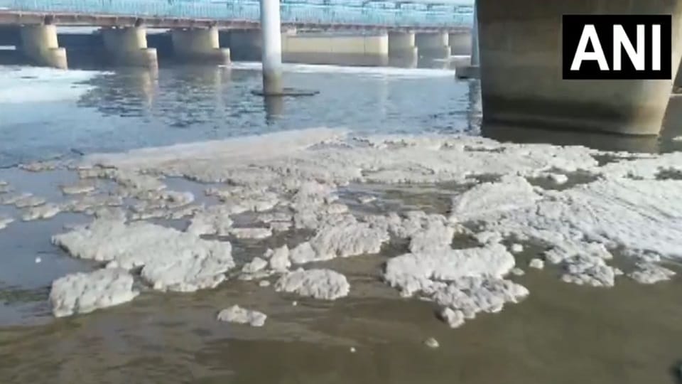 Toxic foam covers surface of Yamuna River at Kalindi Kunj pollution levels rise ahead of Chhath Puja in Delhi