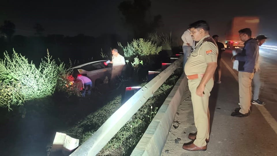 Car drags motorcycle for 100 metres; three relatives, including an uncle and his nephew, killed