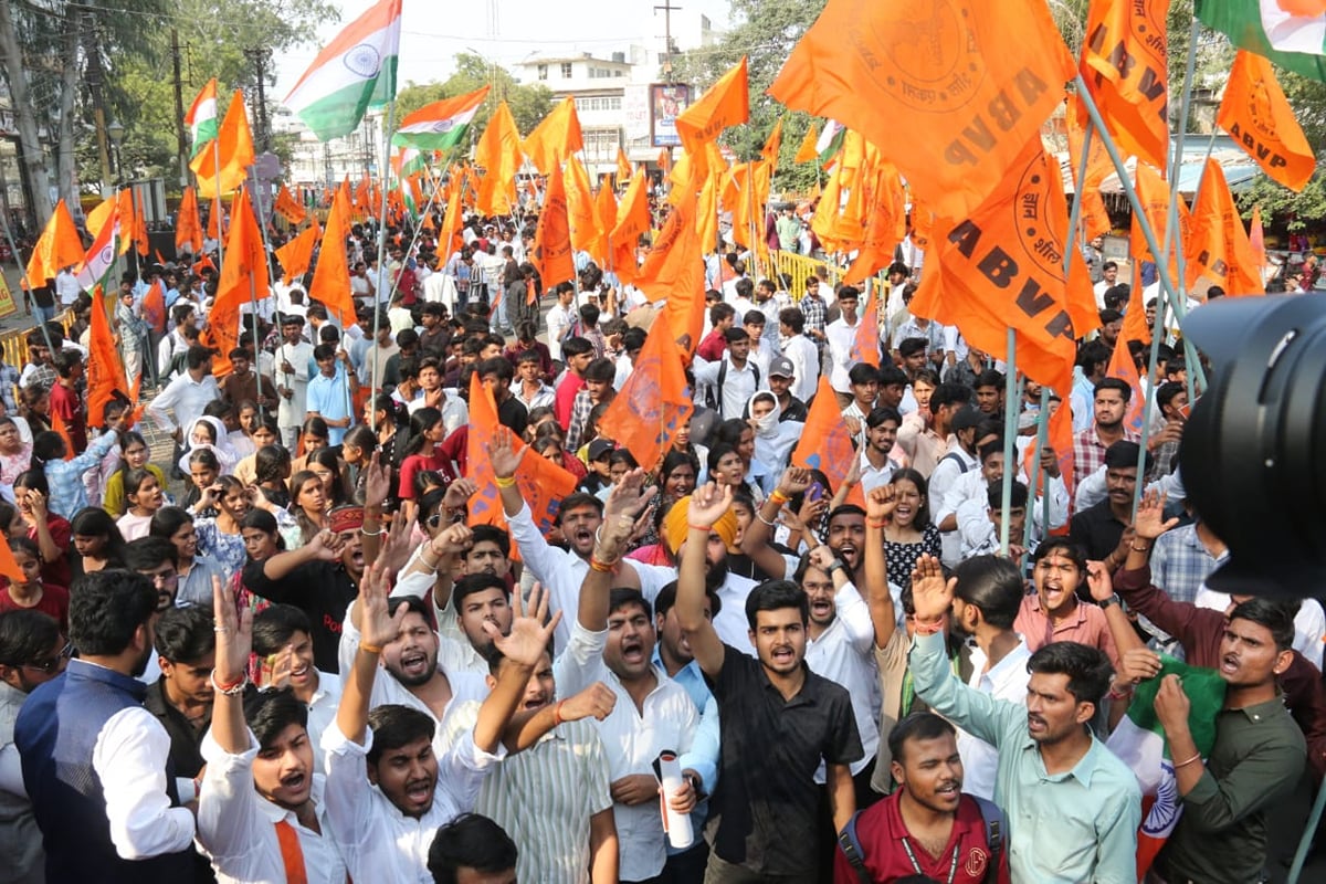 भोपाल में अभाविप की हुंकार: दिग्विजय, राहुल गांधी और नेहा बोरा पर निशाना,संवैधानिक संस्थाओं की रक्षा का मुद्दा