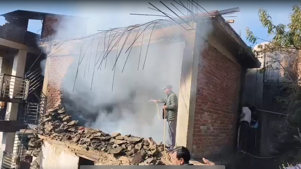 Fire incident in Rampur: Residential house gutted in Dhwalsa; losses estimated in the lakhs—watch the video.