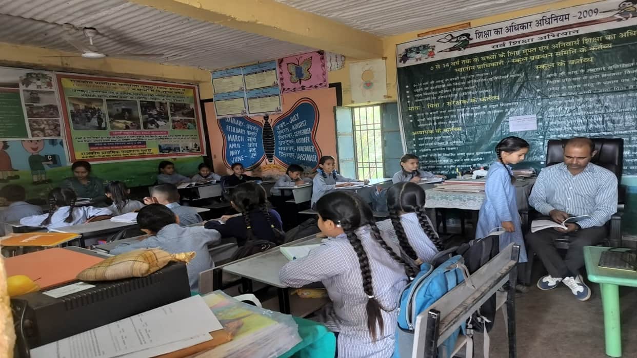 Education Reality : In a govt primary and senior secondary school in Guna, two classes are being held in a sin