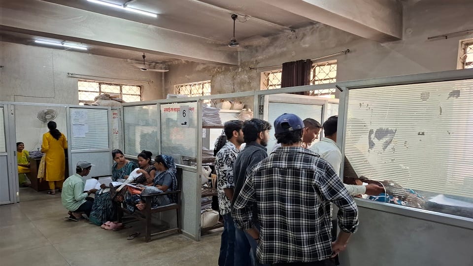 Agents Allegedly Demand ₹4,500 for Birth Certificates as Thousands of Applications Remain Pending