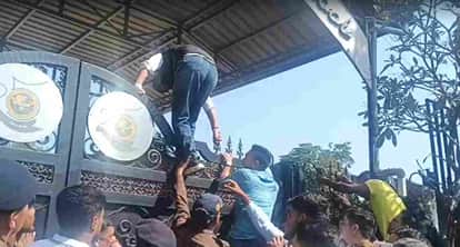 Congress protest after molestation of female students at Summer Valley School