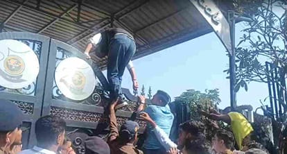 Congress protest after molestation of female students at Summer Valley School