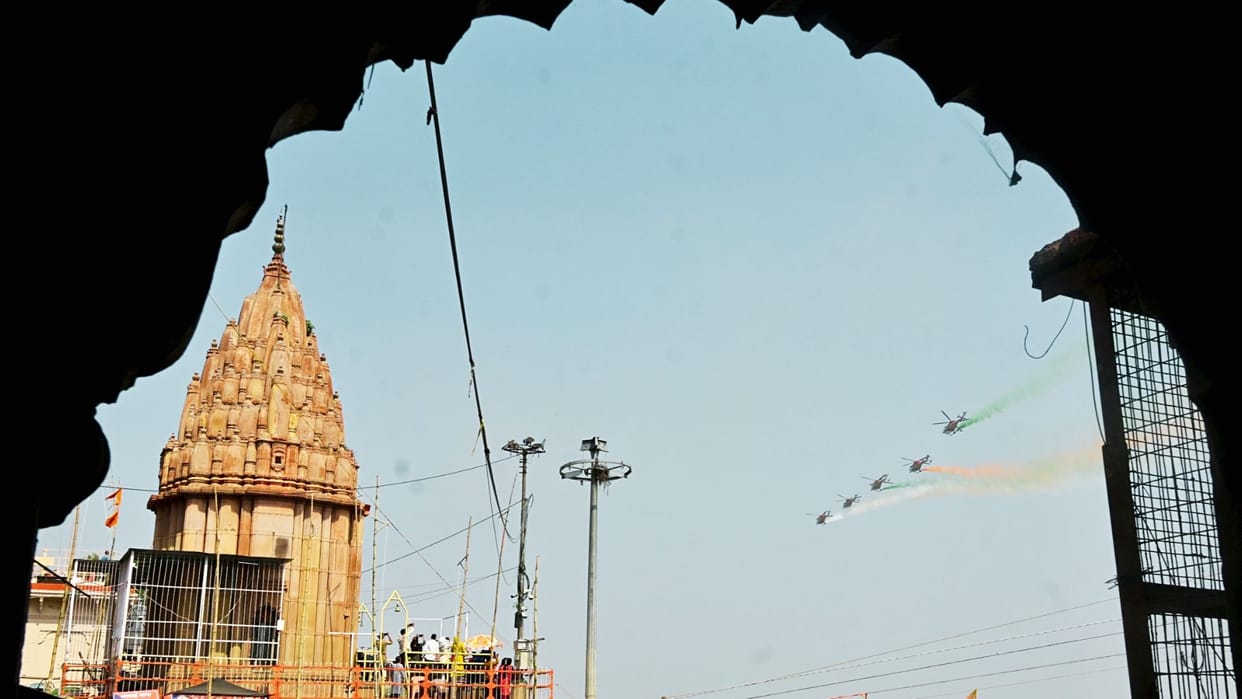 Air Show 12 lakhs people witnessed display daring skies first time spectators gathered 88 ghats photos