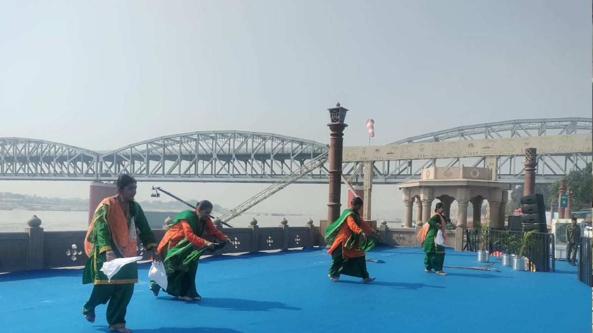 काशी में एयर शो का दूसरा दिन: नमो घाट पर जा रहे हैं तो पढ़ लें जरूरी एडवाइजरी, छाता और टोपी जरूरी ले जाएं साथ