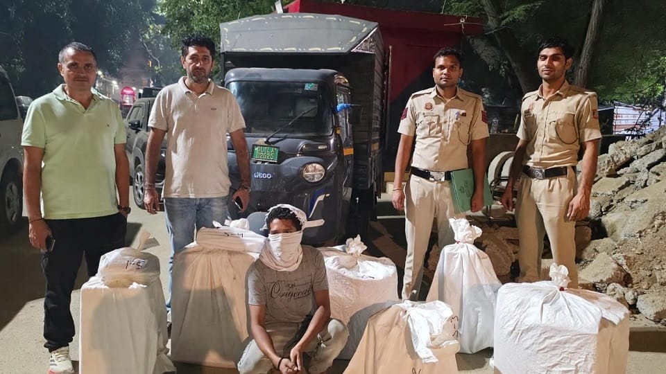 पुलिस की गिरफ्त में आरोपी