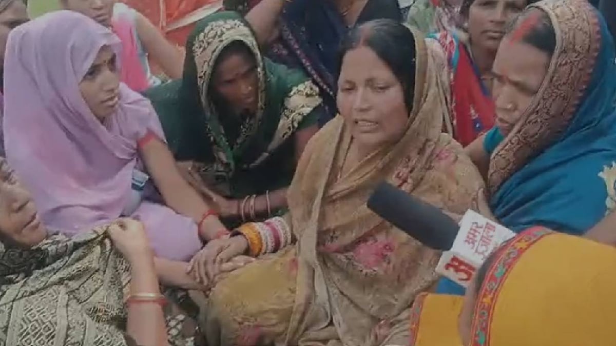 यूपी: स्कूल बस की टक्कर से घायल युवक की 10 दिन बाद मौत, मुआवजे की मांग पर अंतिम संस्कार से इनकार