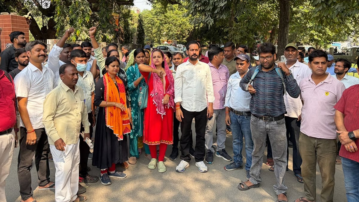 प्रयागराज : टीजीटी-पीजीटी अभ्यर्थियों ने दी निदेशालय का घेराव करने दी चेतावनी, पुरानी नियावली से भर्ती की मांग