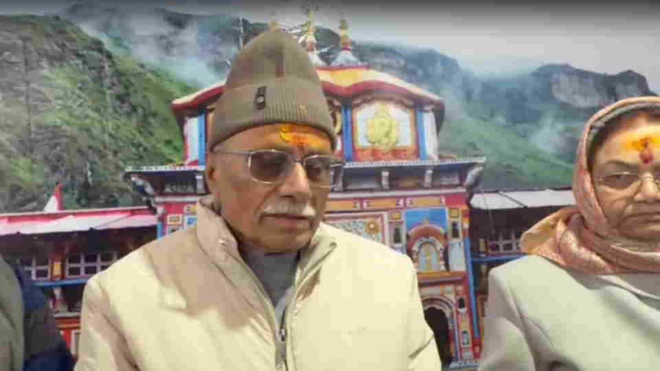 Uttarakhand Governor Dr Dhal Singh Bisen reached Badrinath Dham offered prayers