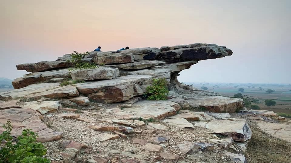 ASI Moves to Protect 7,000-Year-Old Rock Paintings in Fatehpur Sikri Agra