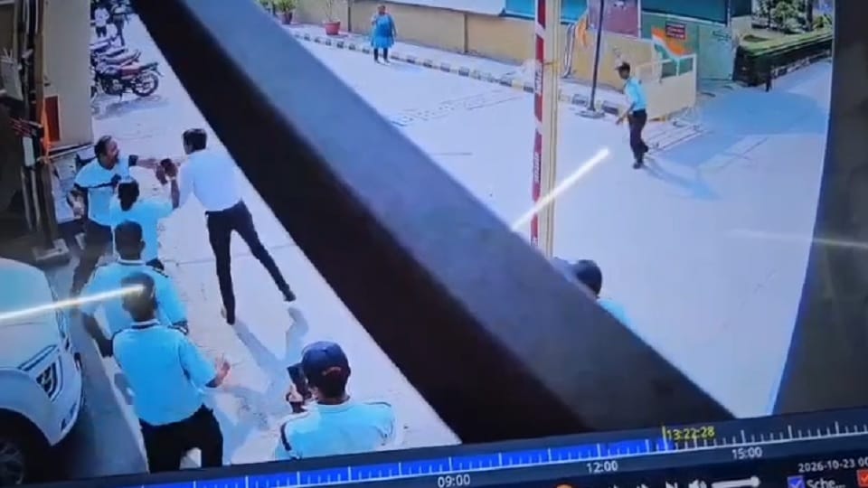 Security supervisor assaulted for stopping a vehicle without a sticker