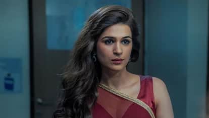 Manoj Bajpayee Saqib Saleem Shraddha Das Divya Dutta Netflix film Gajab Raat Stars shares interesting stories
